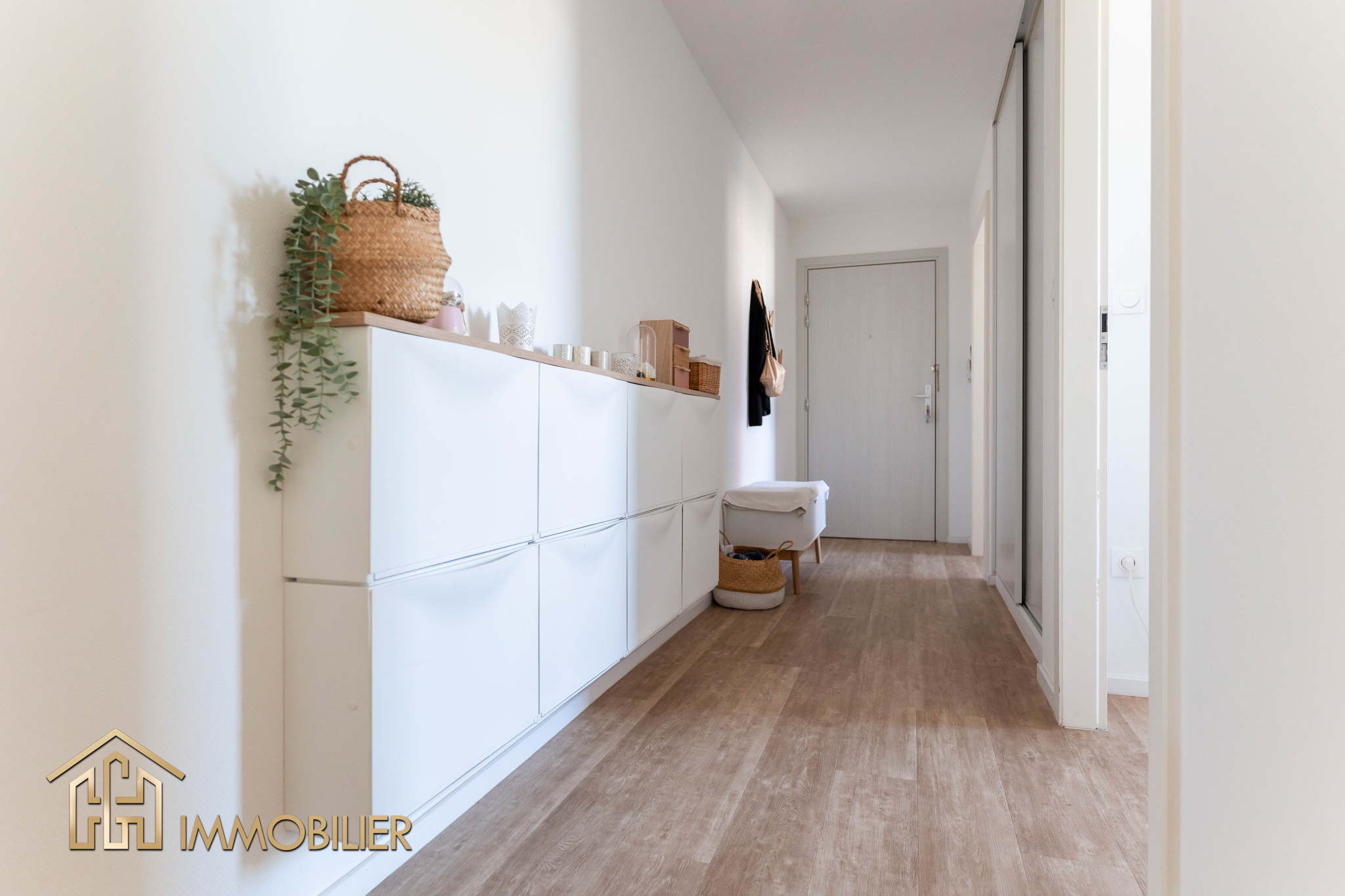 Superbe appartement 4 chambres avec terrasse, parking et cave — photo 1 sur 10