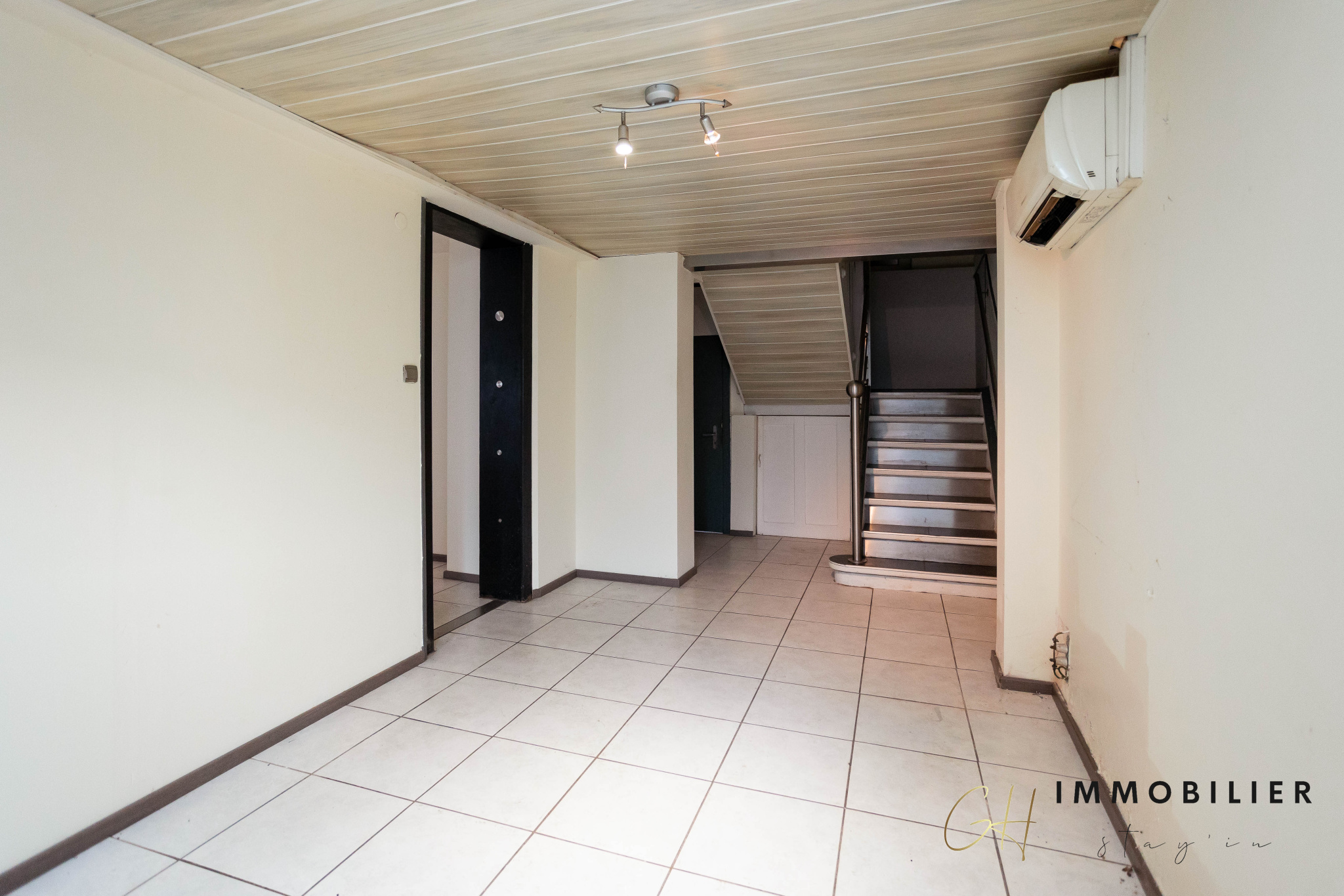 Maison de village à rénover avec grange — photo 1 sur 15