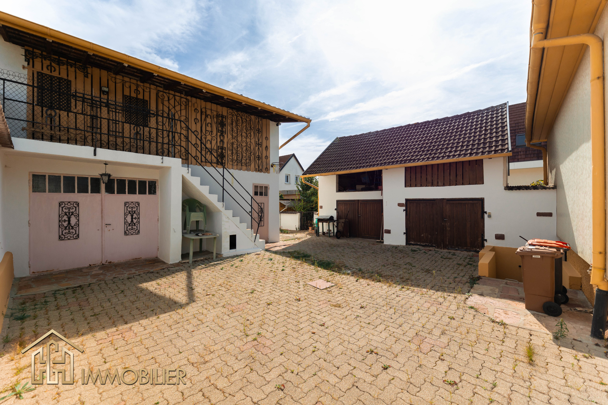 Maison 5 Pièces + 2 dépendances — photo 1 sur 10